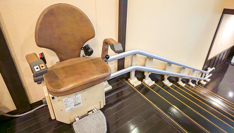 車いす用階段昇降機